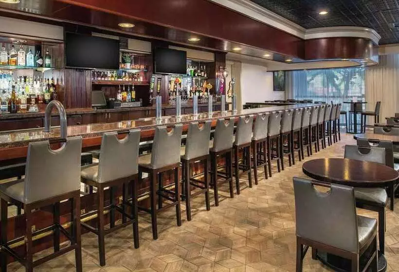 בית מלון כפרי Embassy Suites By Hilton Seattle Tacoma International Airport