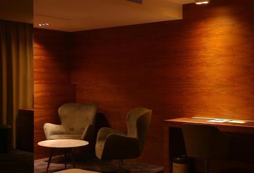 Howard Hotel Paris Orly Airport