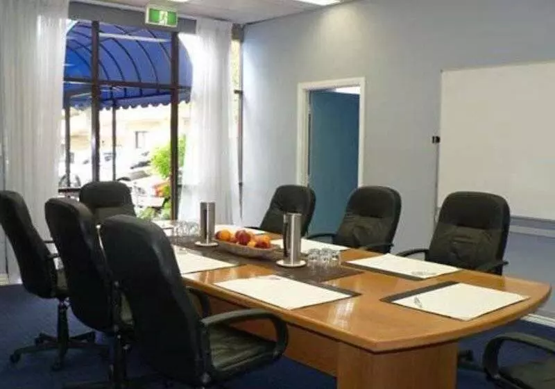 Quality Hotel Robertson Gardens