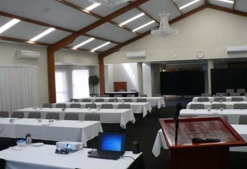 Quality Hotel Robertson Gardens