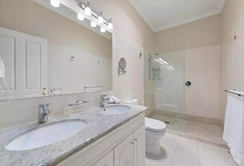 The Grand Hotel Launceston