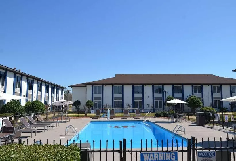 Мотель Americas Best Value Inn & Suites Foley