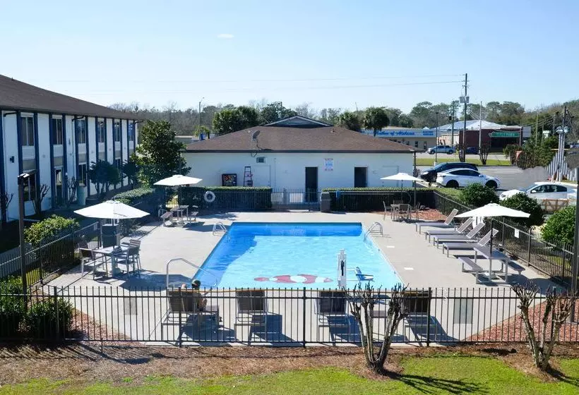 Мотель Americas Best Value Inn & Suites Foley