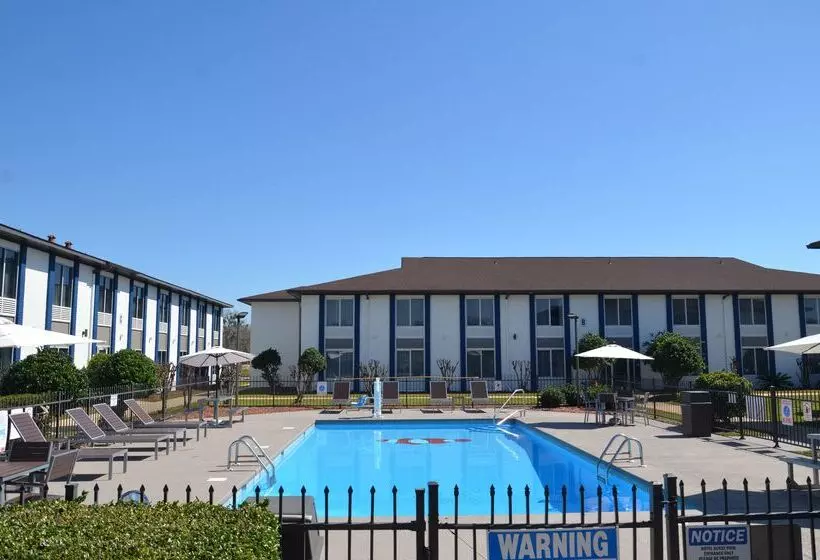 Мотель Americas Best Value Inn & Suites Foley