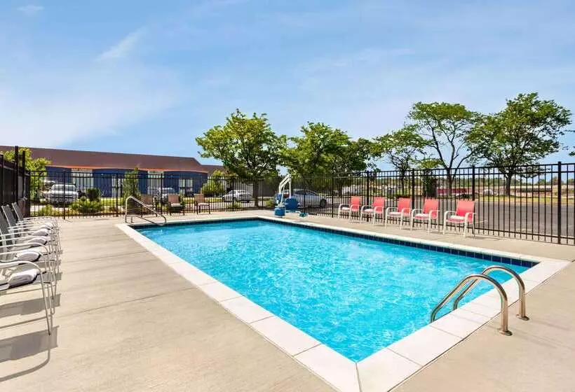 汽车旅馆  Super 8 By Wyndham Lenexa Overland Park Area/mall Area