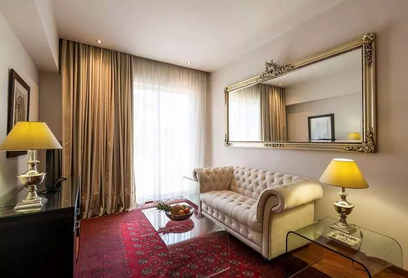 ホテル Best Western Plus Embassy