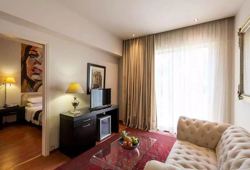 ホテル Best Western Plus Embassy
