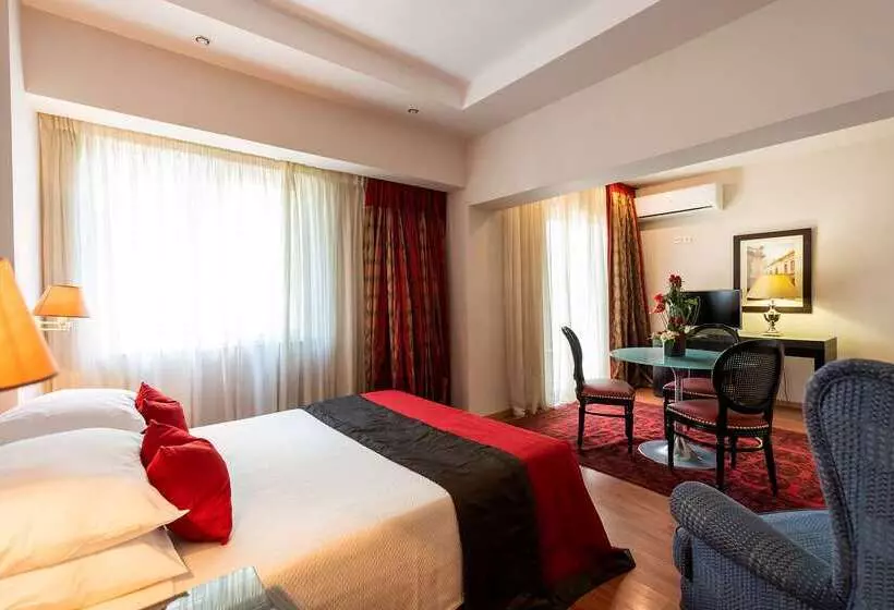 ホテル Best Western Plus Embassy