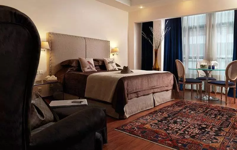 ホテル Best Western Plus Embassy