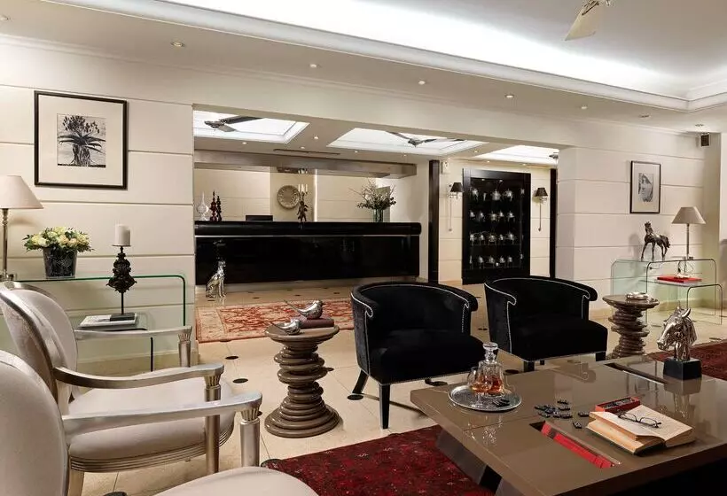 ホテル Best Western Plus Embassy
