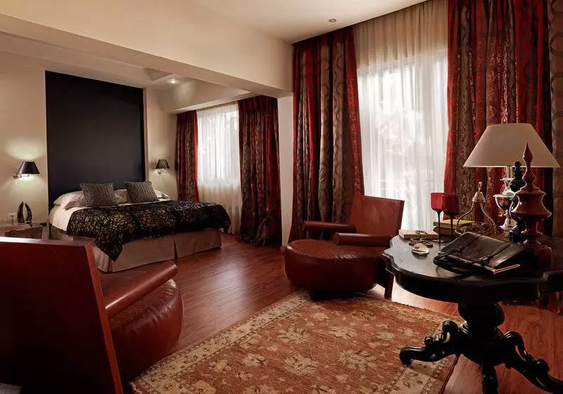 ホテル Best Western Plus Embassy