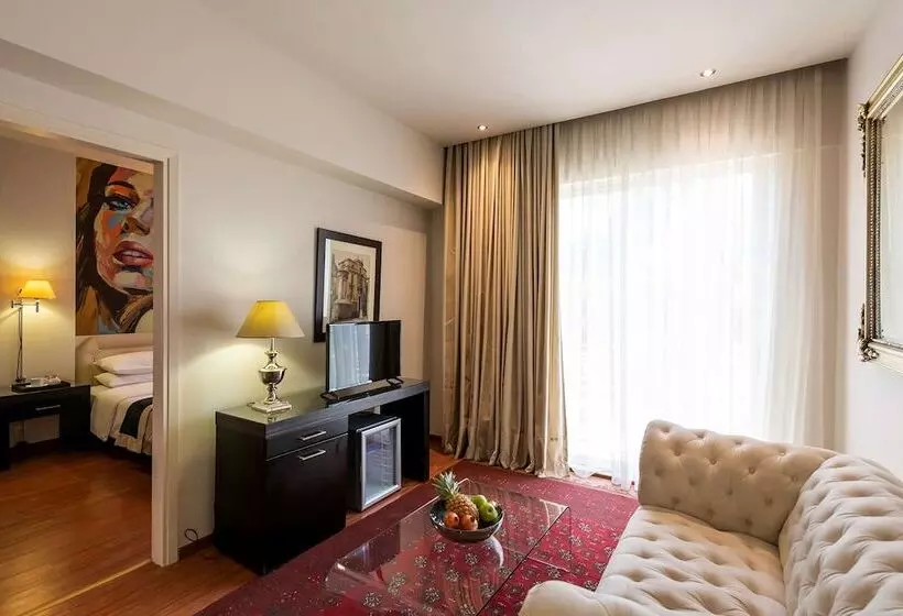 ホテル Best Western Plus Embassy
