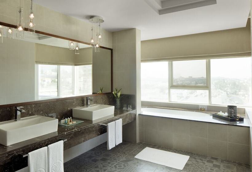 Отель Jumeira Rotana – Dubai