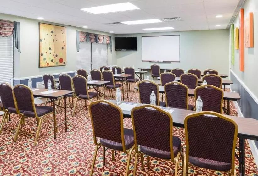 Отель Americas Best Value Inn Goodlettsville Nashville N