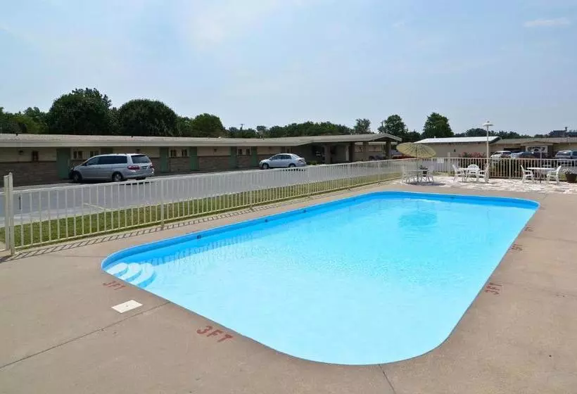 ホテル Americas Best Value Inn Iola