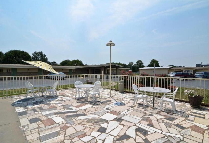 Отель Americas Best Value Inn Iola