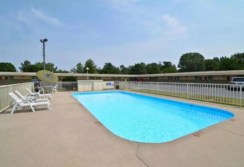 ホテル Americas Best Value Inn Iola