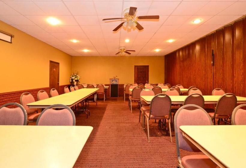 Отель Americas Best Value Inn Iola