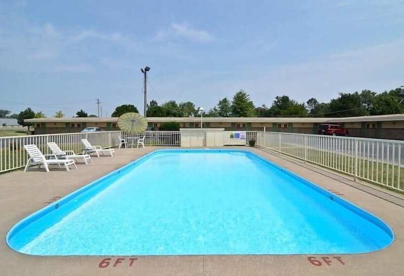 Отель Americas Best Value Inn Iola