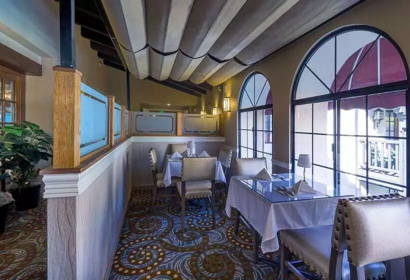 ホテル Best Western Plus Carpinteria Inn