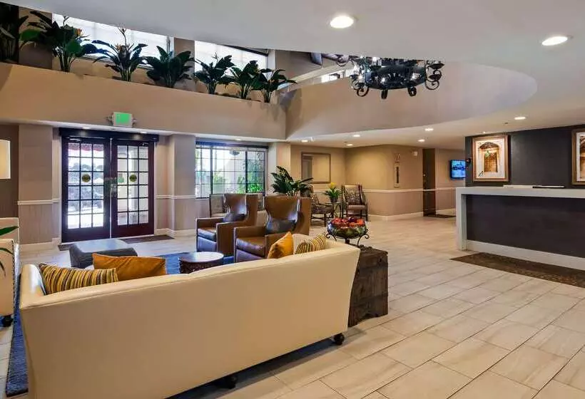 ホテル Best Western Plus Carpinteria Inn