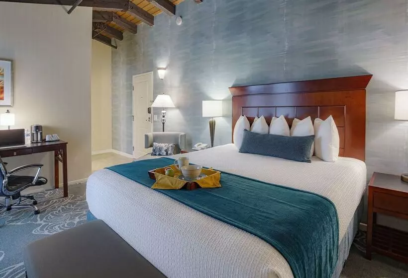 ホテル Best Western Plus Carpinteria Inn