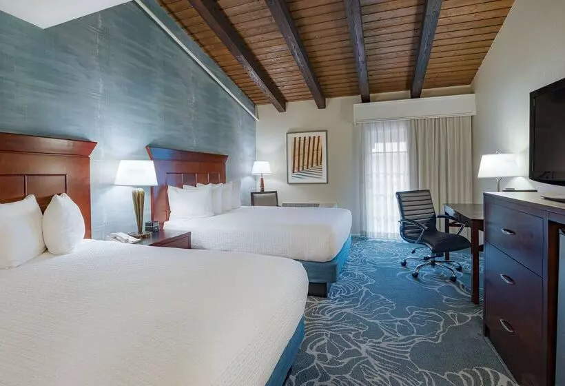 ホテル Best Western Plus Carpinteria Inn