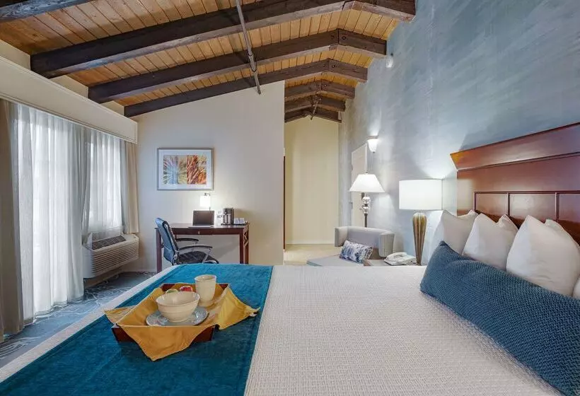 ホテル Best Western Plus Carpinteria Inn