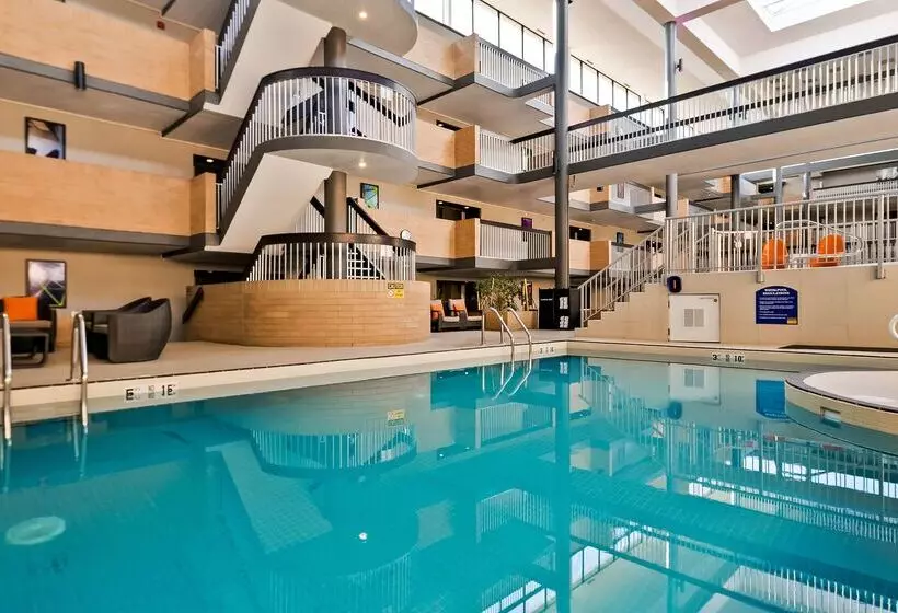 בית מלון כפרי Best Western Plus Village Park Inn