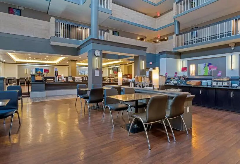 בית מלון כפרי Best Western Plus Village Park Inn