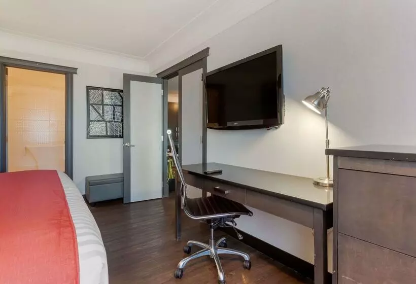 בית מלון כפרי Best Western Plus Village Park Inn