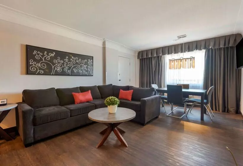 בית מלון כפרי Best Western Plus Village Park Inn