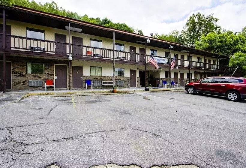 OYO Hotel Chapmanville Inn, WV - Hwy 119