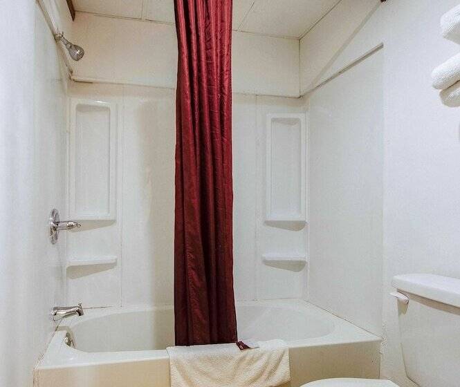 OYO Hotel Chapmanville Inn, WV - Hwy 119