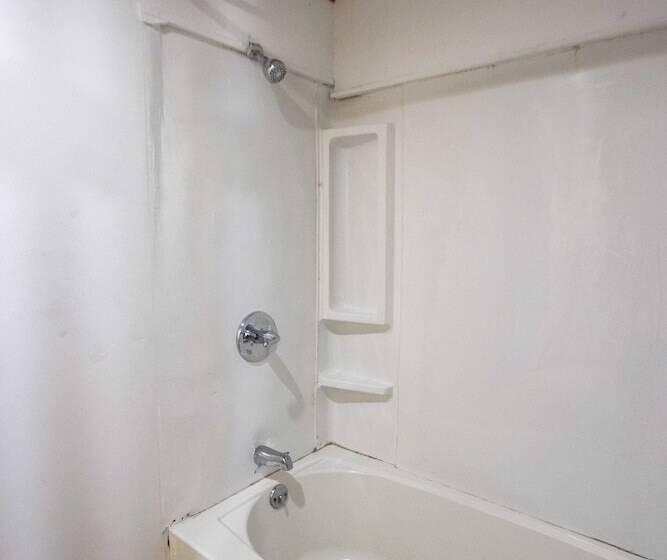 OYO Hotel Chapmanville Inn, WV - Hwy 119