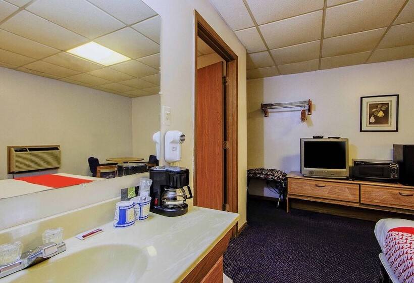 OYO Hotel Chapmanville Inn, WV - Hwy 119