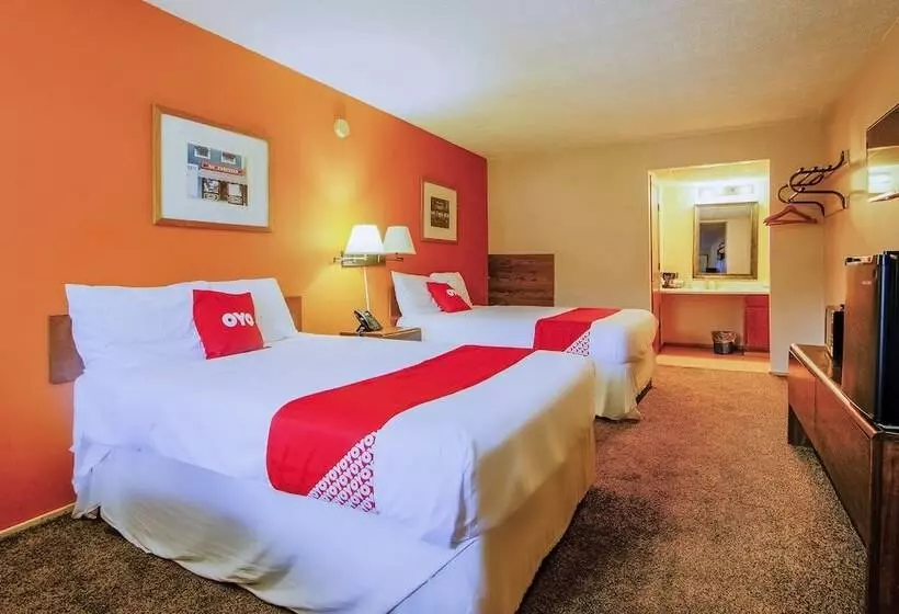 OYO Hotel Chapmanville Inn, WV - Hwy 119