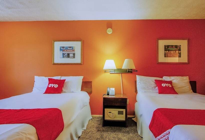 OYO Hotel Chapmanville Inn, WV - Hwy 119