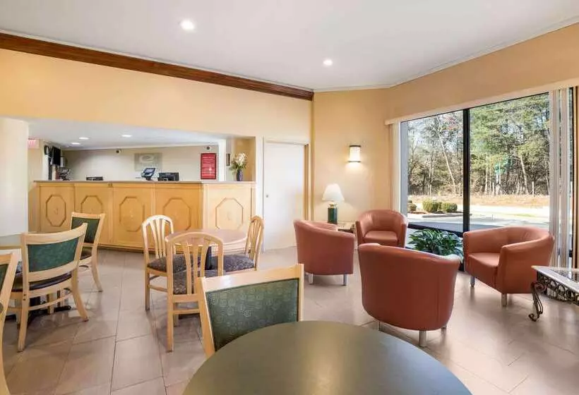 Отель Econo Lodge