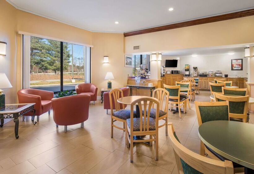 בית מלון כפרי Econo Lodge