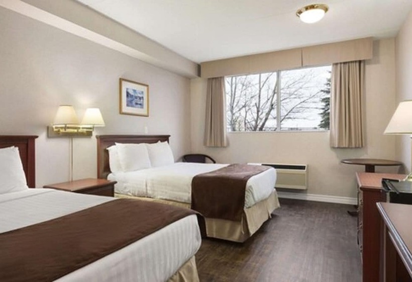 هتل Days Inn By Wyndham Brockville