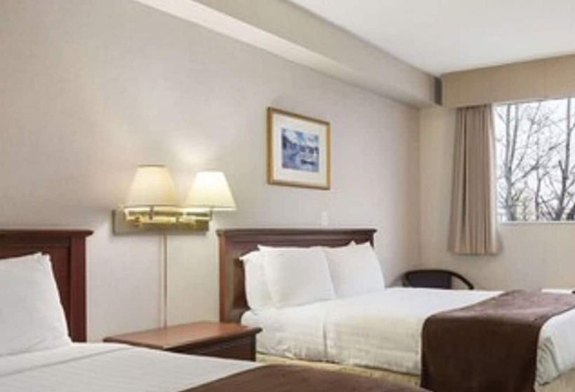 هتل Days Inn By Wyndham Brockville