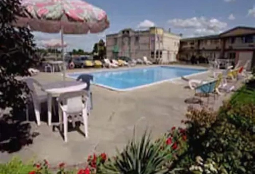 هتل Days Inn By Wyndham Brockville