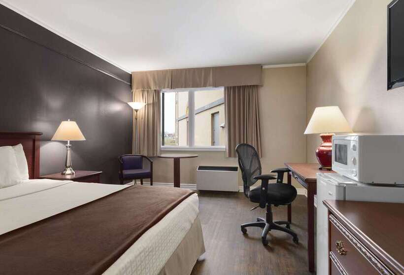 هتل Days Inn By Wyndham Brockville