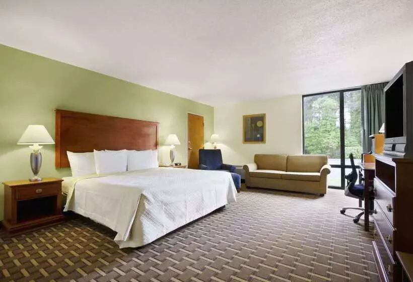 هتل Days Inn By Wyndham Fayettevillesouth/i95 Exit 49