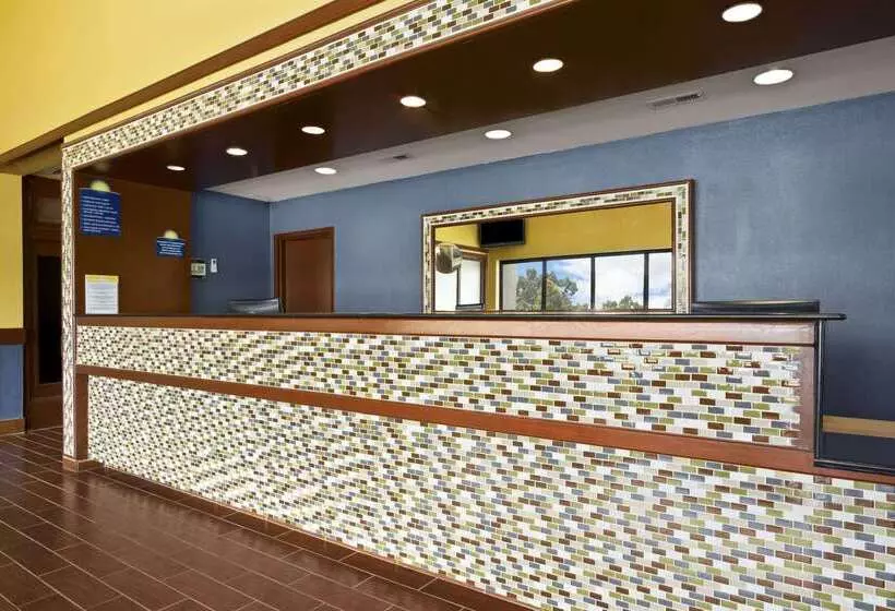 هتل Days Inn By Wyndham Fayettevillesouth/i95 Exit 49