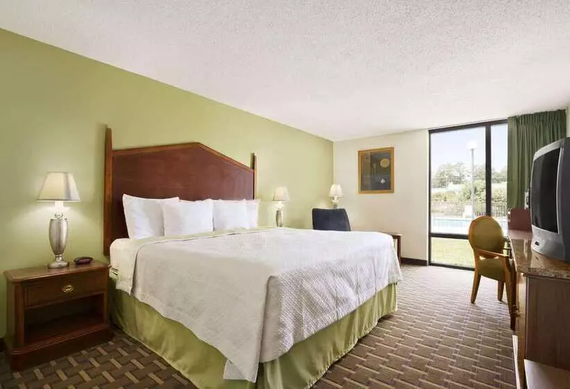 هتل Days Inn By Wyndham Fayettevillesouth/i95 Exit 49