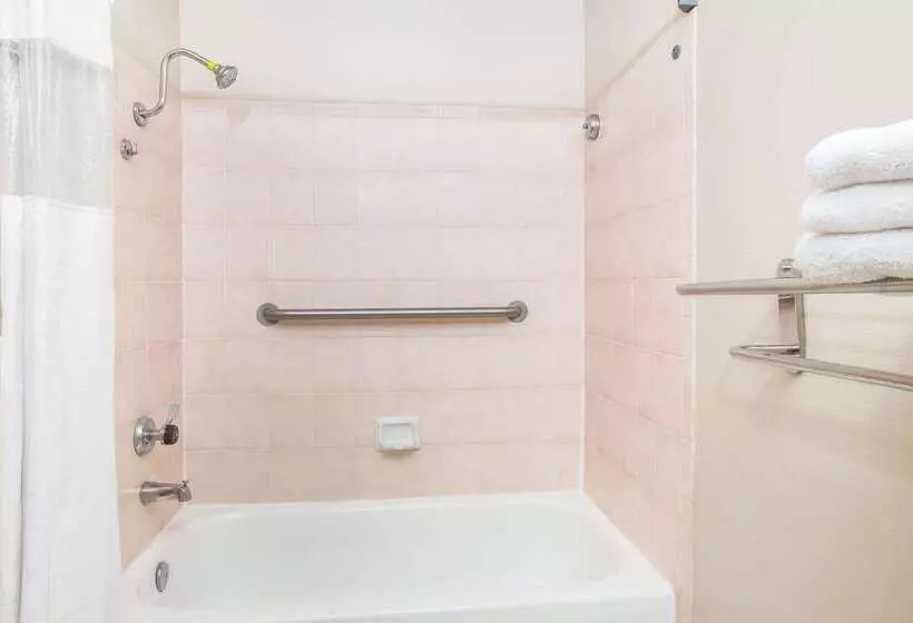 酒店 Days Inn By Wyndham Near City Of Hope