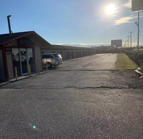 Отель Regency Inn & Suites By Oyo Bay City