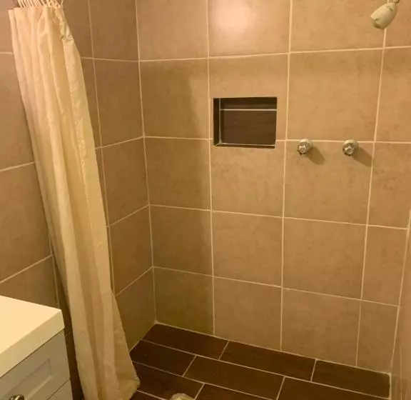 Отель Regency Inn & Suites By Oyo Bay City